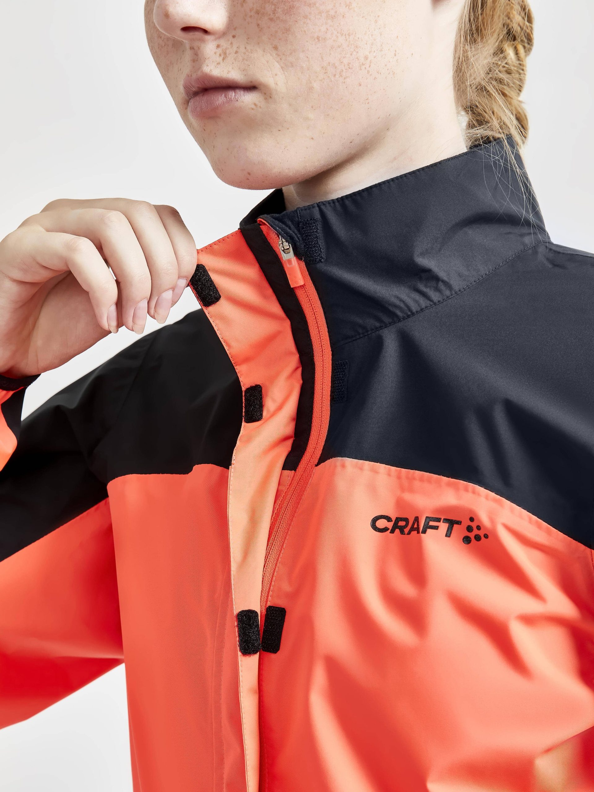 Women's Core Endur Hydro Cycling Jacket - BLACK/SHOCK - Image 3