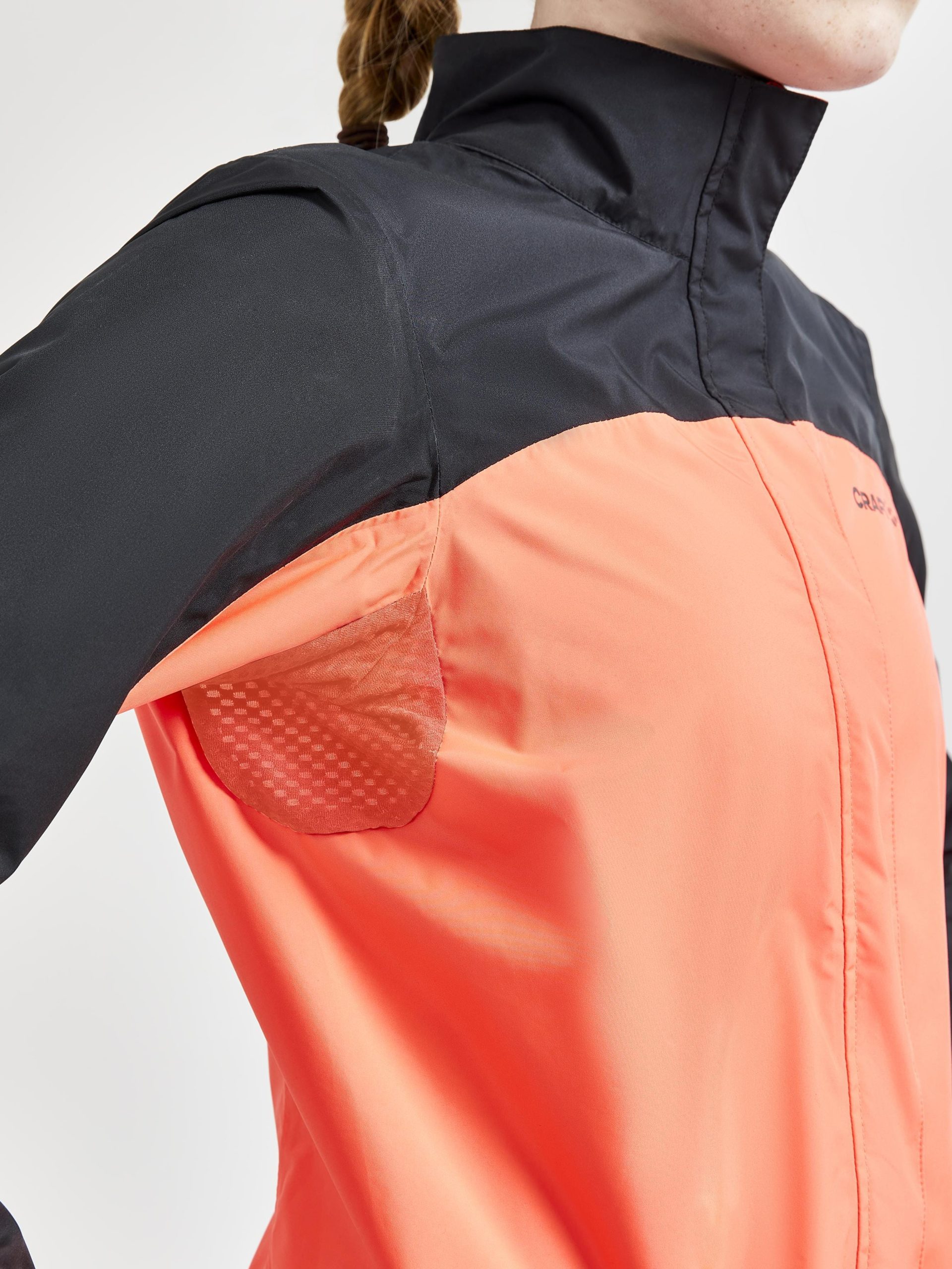 Women's Core Endur Hydro Cycling Jacket - BLACK/SHOCK - Image 4