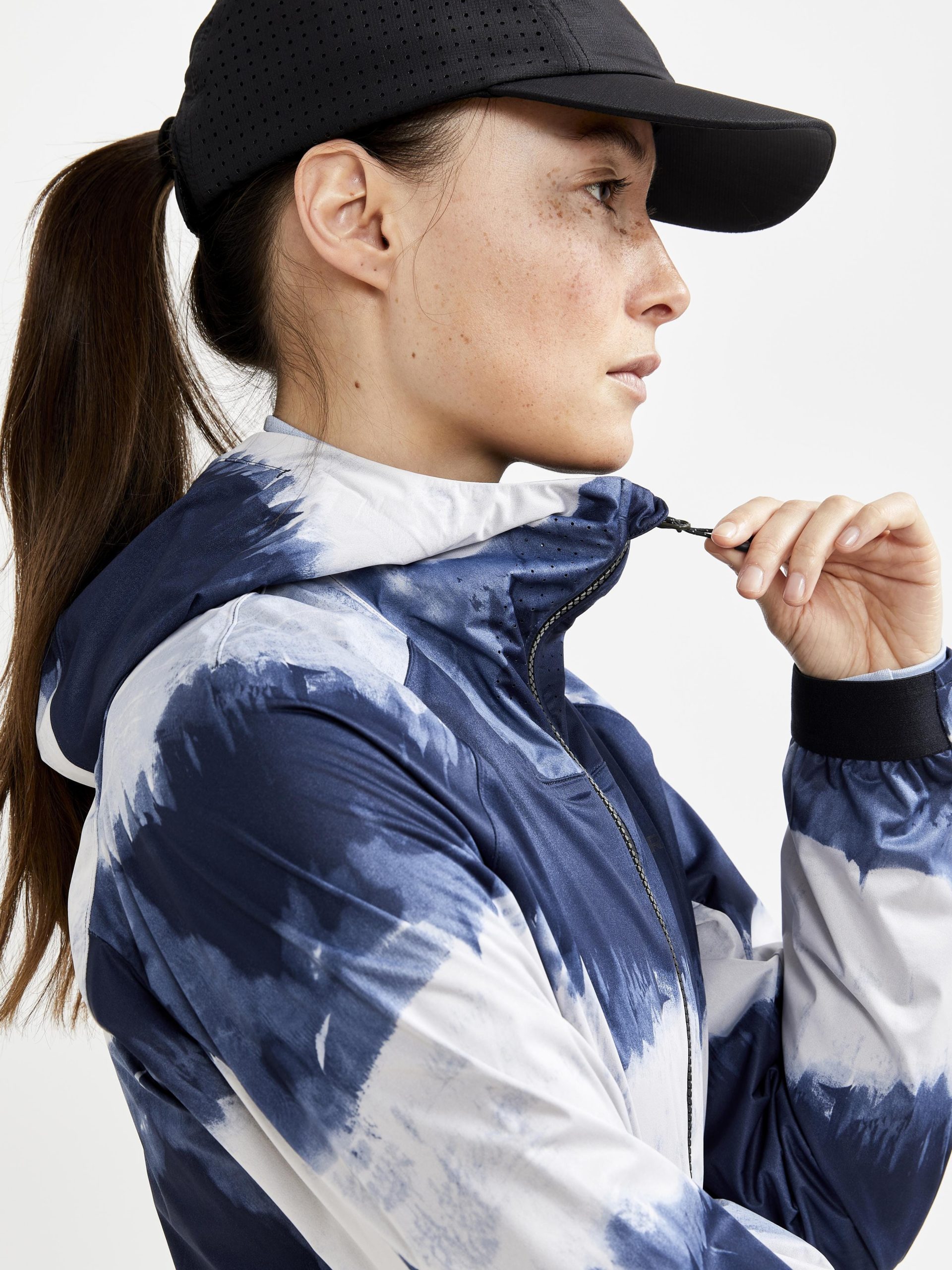 Women's Pro Hydro Running Jacket 2 - Black - Image 34