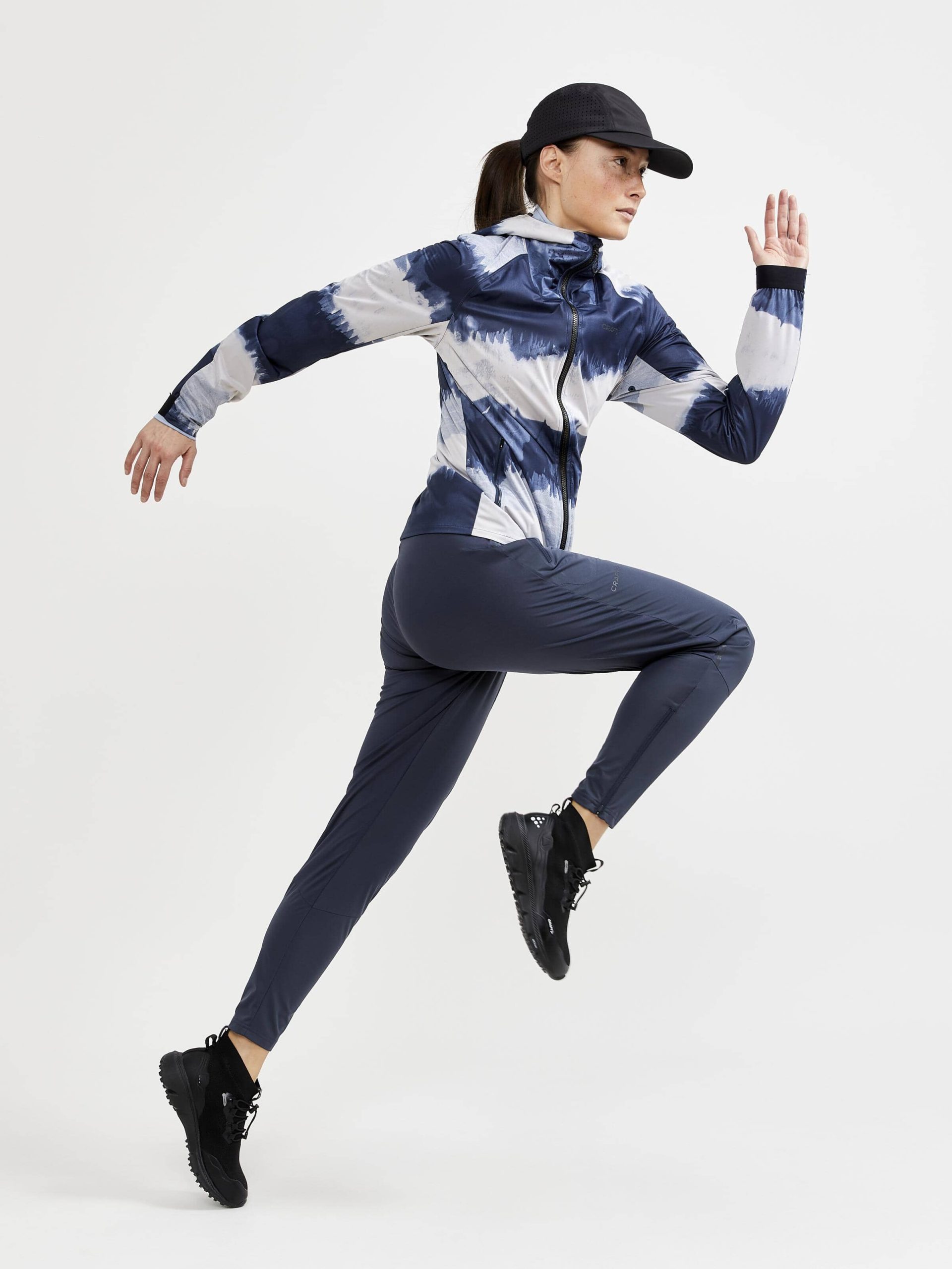 Women's Pro Hydro Running Jacket 2 - Black - Image 38
