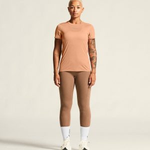 Women's Adv Essence SS Tee 2 - LIGHT SYRUP